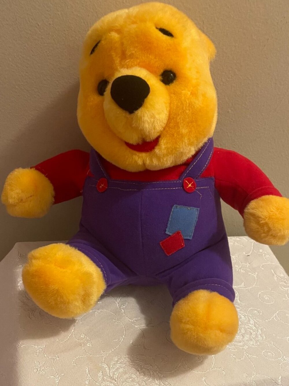 1997 Winnie The Pooh Hug and Wiggle Talking Plush Bear Wiggles nose talks VGUC